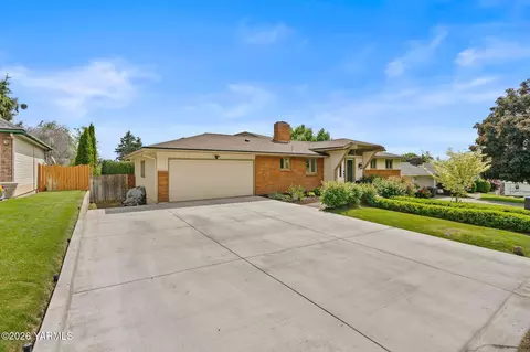 605 N 52nd Ave, Yakima, WA 98908