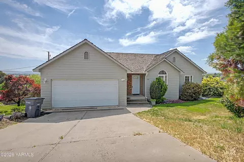 313 Peach Ave, Sunnyside, WA 98944