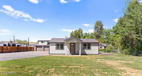 11403 Gilbert Rd, Yakima, WA 98903