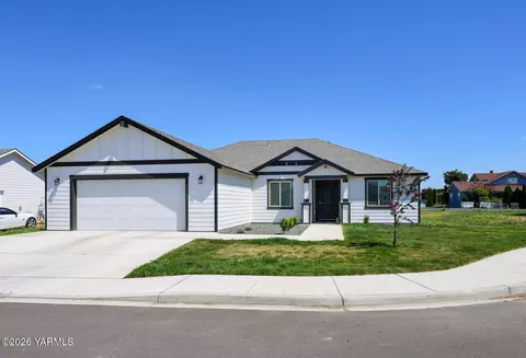 1609 Diamond Ave, Grandview, WA 98930