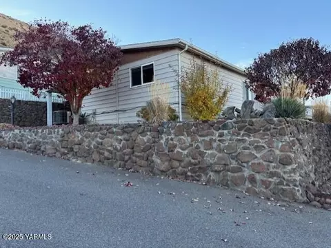 13 Leisure Hill Dr, Union Gap, WA 98903