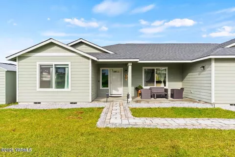 15649 Fisk Rd, Yakima, WA 98908