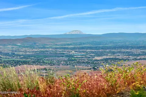 Nka Chuckar Dr, Yakima, WA 98901