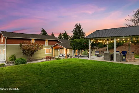 2121 Pleasant Hill Rd, Selah, WA 98942