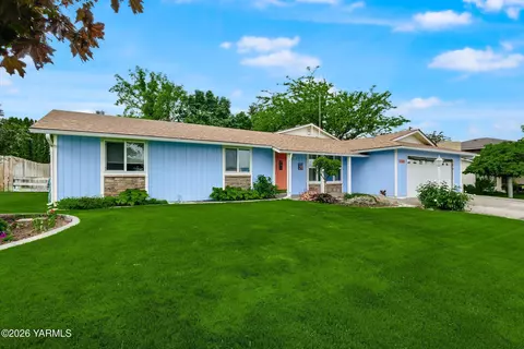 11806 Bristol Ct, Yakima, WA 98908