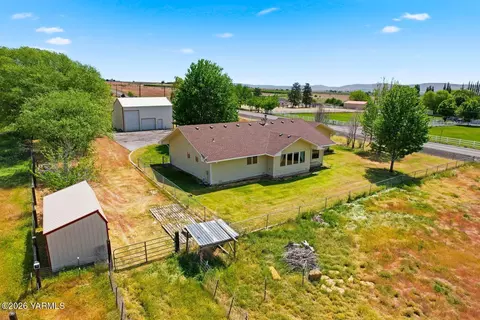 10821 Mieras Rd, Yakima, WA 98901