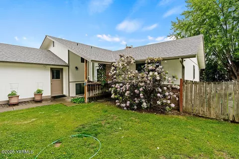 6804 Alpine Way, Yakima, WA 98908