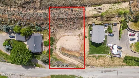 604 Hillside Dr, Yakima, WA 98903