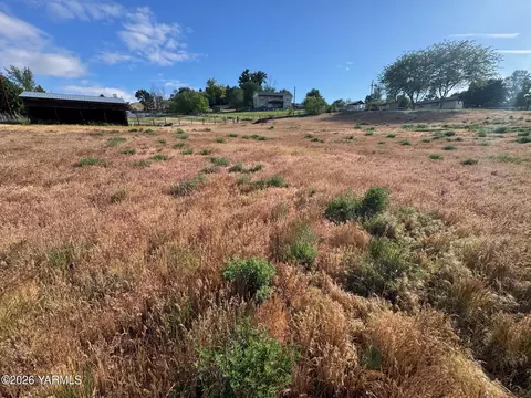 Nka Sole Rd, Selah, WA 98942