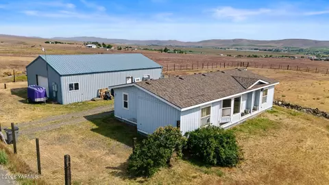12076 Mieras Rd, Moxee, WA 98936