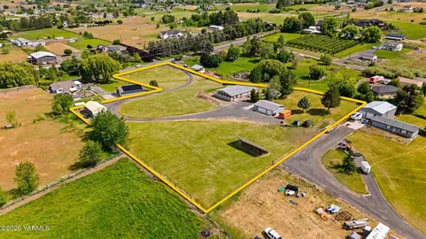 1490 Gore Rd, Selah, WA 98942