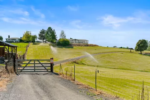 1490 Gore Rd, Selah, WA 98942