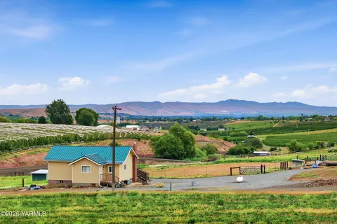 430 Schlect Rd, Yakima, WA 98908