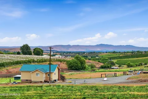 430 Schlect Rd, Yakima, WA 98908