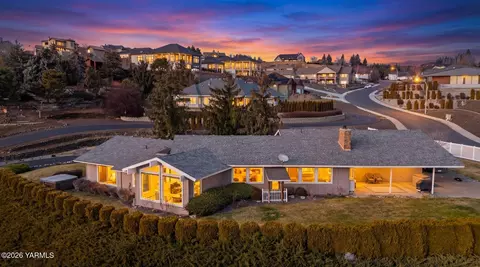 7407 Englewood Ave, Yakima, WA 98908