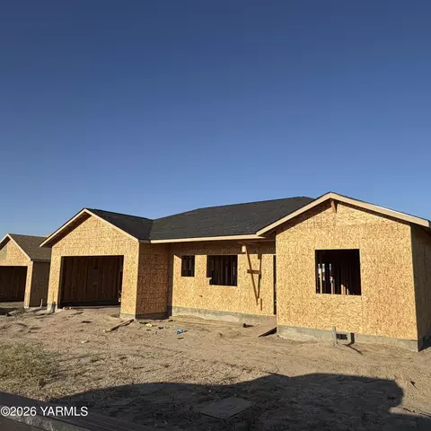 312 Hogan St, Sunnyside, WA 98944