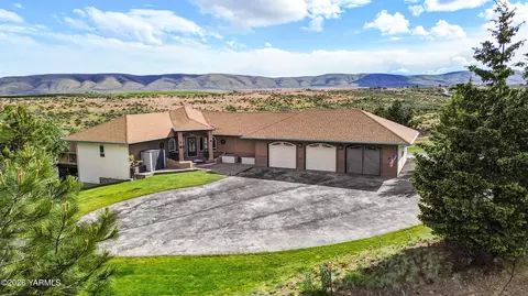 131 Dove Trail Ln, Yakima, WA 98908