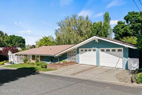 119 W Gilbert Dr, Yakima, WA 98902