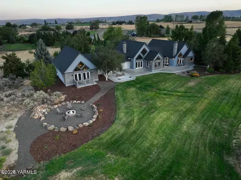 15783 Fisk Rd, Yakima, WA 98908