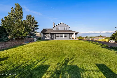 5060 Lombard Loop Rd, Zillah, WA 98953