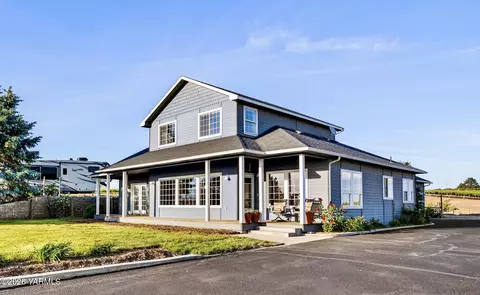 5060 Lombard Loop Rd, Zillah, WA 98953