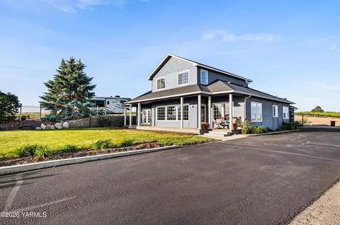 5060 Lombard Loop Rd, Zillah, WA 98953