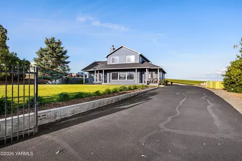5060 Lombard Loop Rd, Zillah, WA 98953