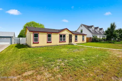 7107 Gregory Pl, Yakima, WA 98908