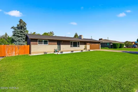 805 S 60th Ave, Yakima, WA 98908