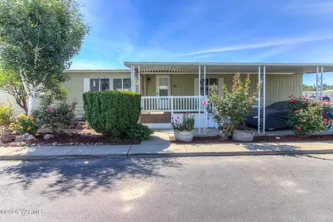 325 S 5th St #35, Sunnyside, WA 98944
