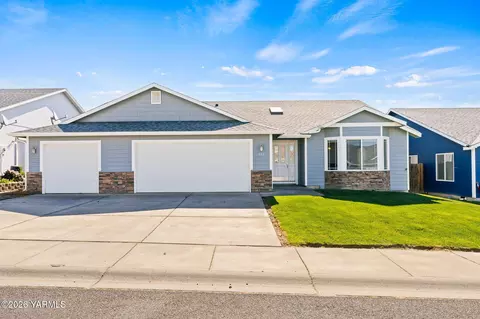 505 N Iler St, Moxee, WA 98936