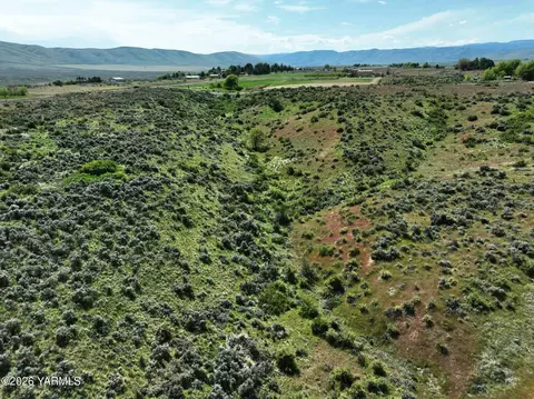 Nka E Ponderosa Dr, Yakima, WA 98903