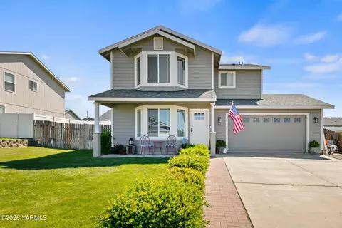 511 Saddle Mountain St, Moxee, WA 98936