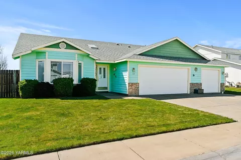 116 S Glacier St, Moxee, WA 98936