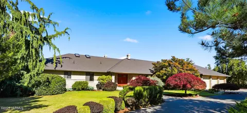 720 Country Club Dr, Yakima, WA 98901