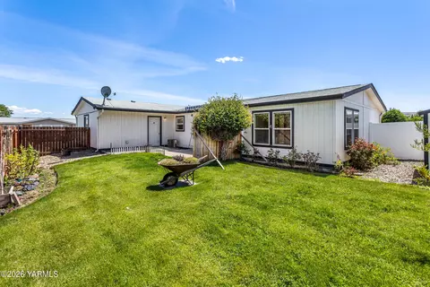 1720 S 71st Ave, Yakima, WA 98908
