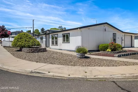 1720 S 71st Ave, Yakima, WA 98908