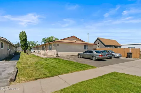 722 N 3rd Ave, Yakima, WA 98902