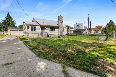 1612 Gordon Rd, Yakima, WA 98901