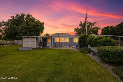 360 Mcphee Rd, Naches, WA 98937