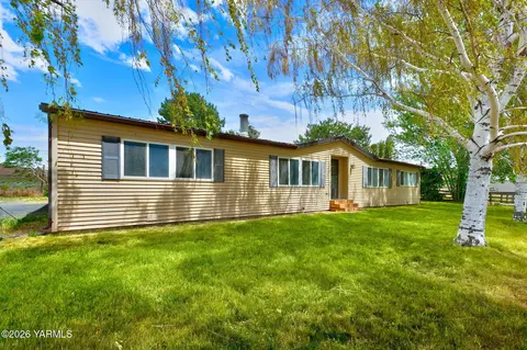 171 Gopher Rd, Selah, WA 98942