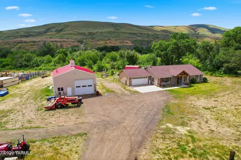 504 S Fork Rd, Yakima, WA 98903