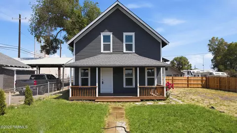 503 Grandridge Ave, Grandview, WA 98930