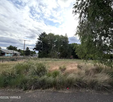Nka Curtis St/rr Track, White Swan, WA 98952