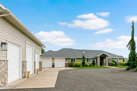 181 Valley View Rd, Yakima, WA 98908