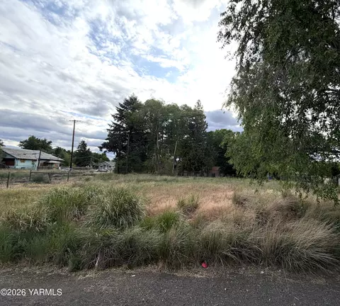 Nka Curtis W Of, White Swan, WA 98952