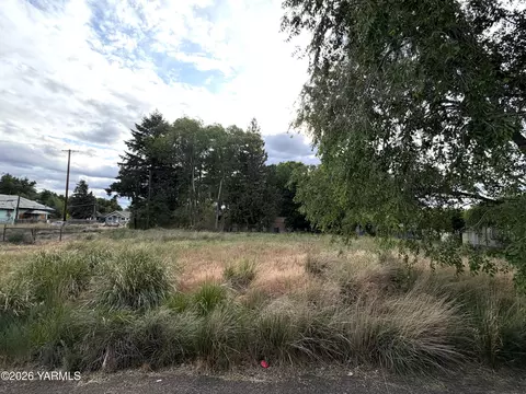 Nka Curtis W Of, White Swan, WA 98952
