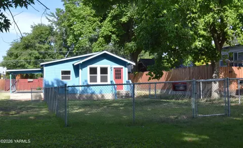 406 S 17th Ave, Yakima, WA 98902