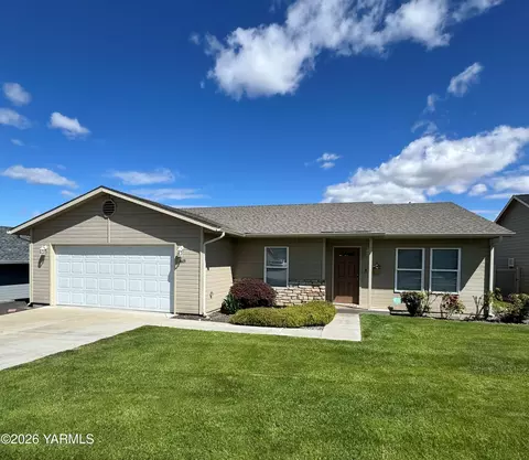 1609 W Naches Ave, Selah, WA 98942
