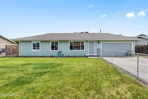 61 Larson Rd, Yakima, WA 98908